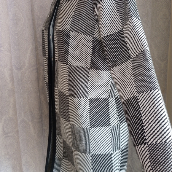 Chico's Black Grey Graphic Check Long Cardigan Sweater Coat Size Small - Picture 6 of 12